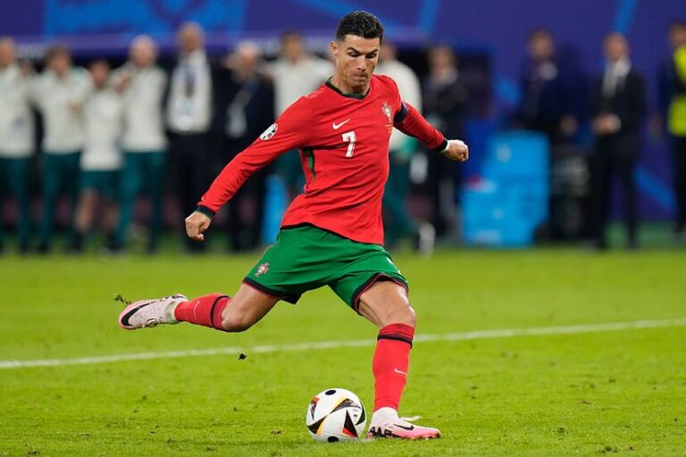 CRISTIANO RONALDO: EL ÚLTIMO BAILE DEL REY DE PORTUGAL
